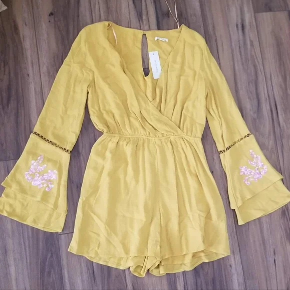Francesca's NWT Romper - Picture 4 of 4